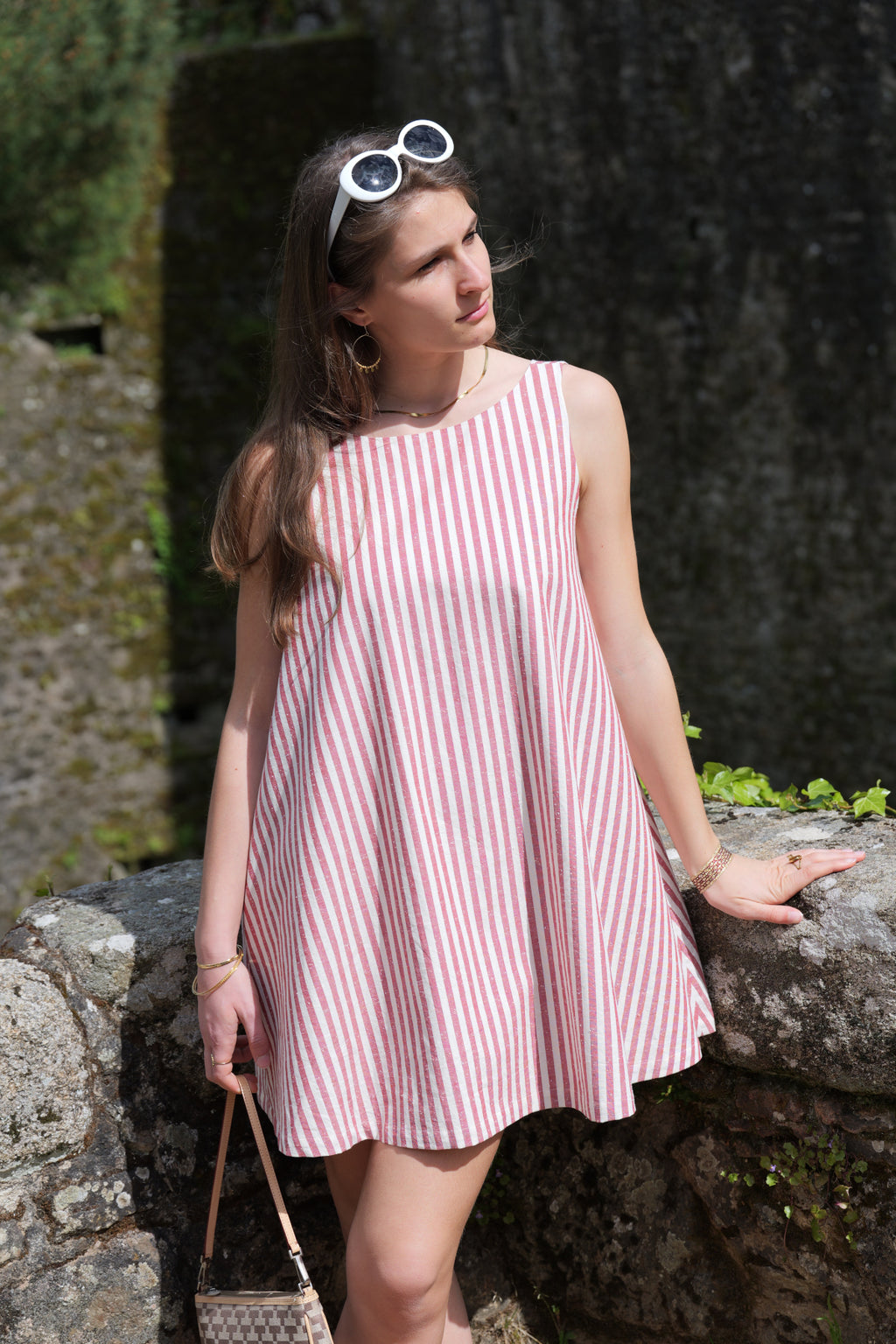 Silhouette légère et évasée de la robe babydoll Isabella esprit vacances italiennes