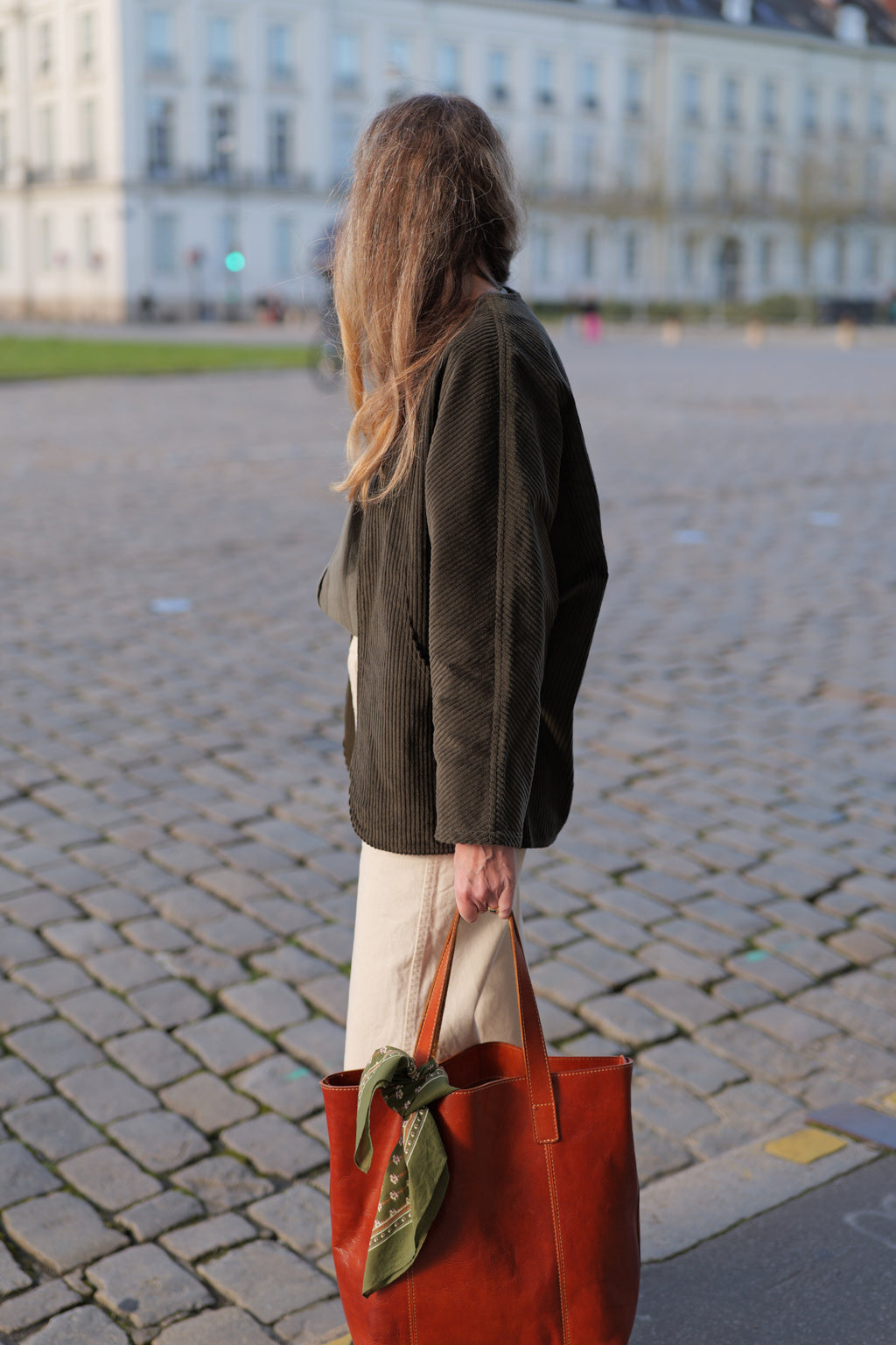 Détail tissu velours veste oversize femme